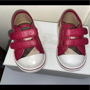 Burberry baby shoes
